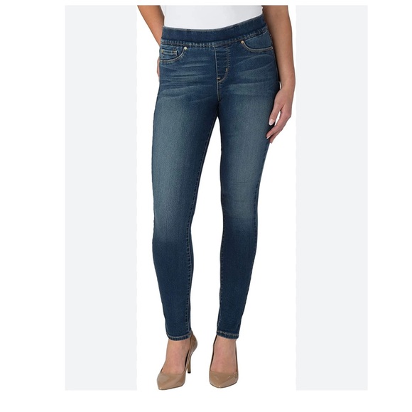 Signature Levi Strauss Totally Shaping Pull On Skinny Jeans - Picture 1 of 13